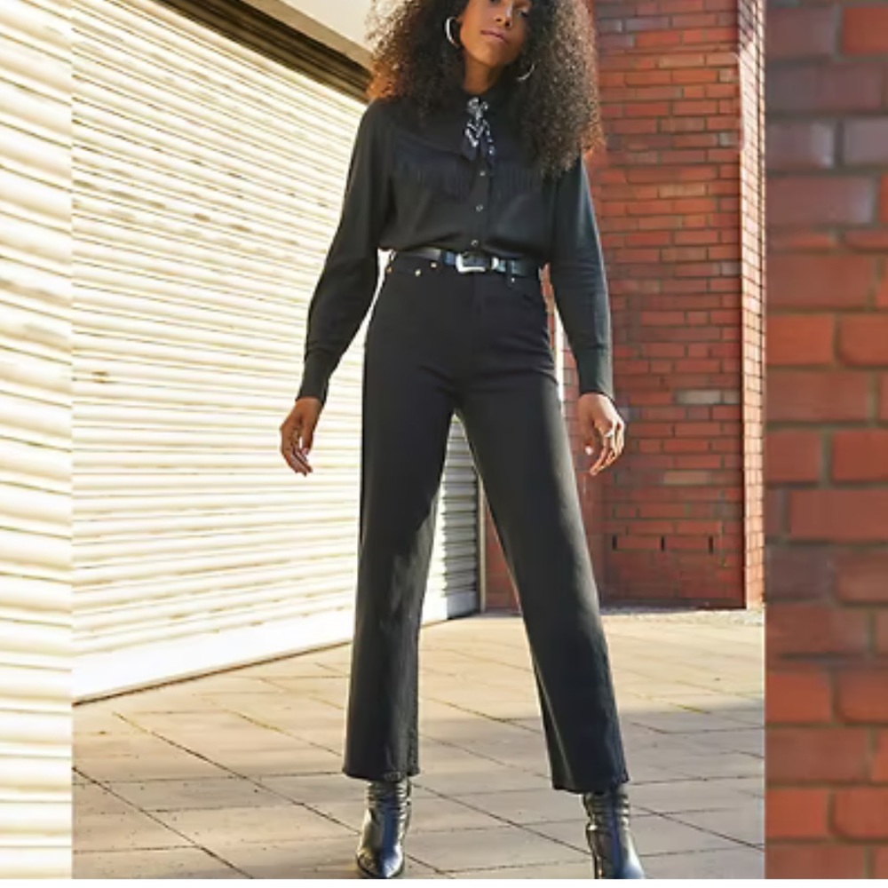 Levi’s rib cage jeans in black sprout.  Size 27Wx29L only worn twice